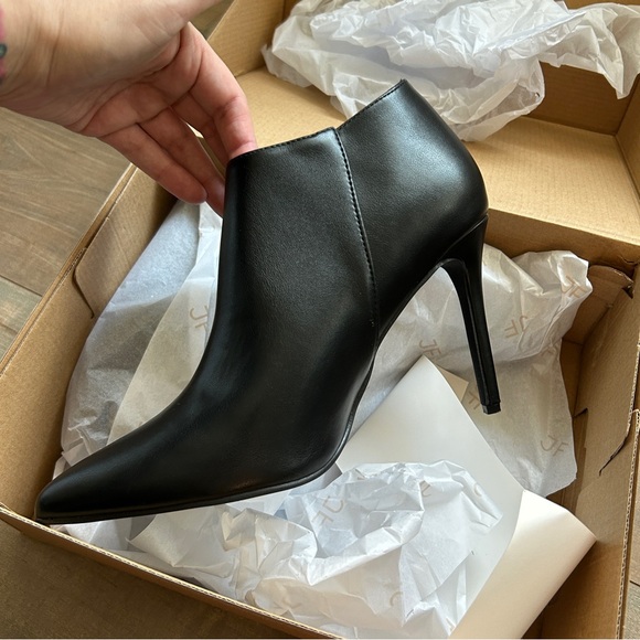 NIB JustFab ‘Irina’ Cut-Out Bootie - Picture 4 of 7